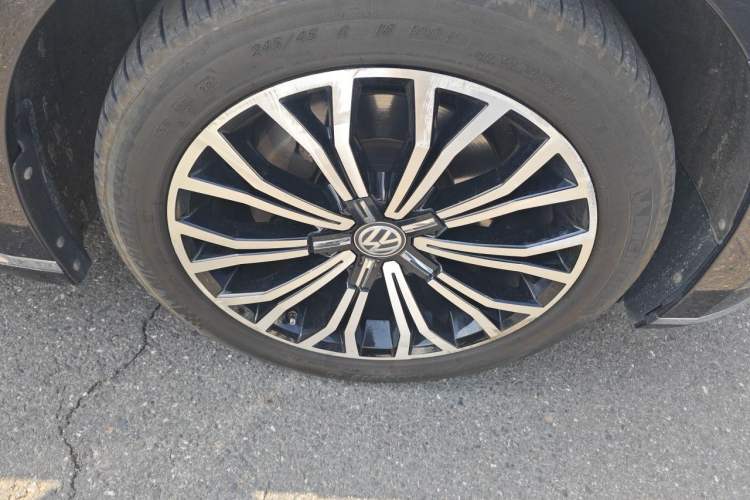 Used Volkswagen Phideon 2019 380TSI Two-Wheel Drive Business Edition China VI Standard Right Front Wheel Hub