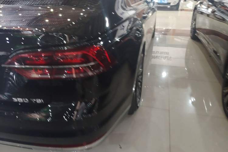 Used Volkswagen Phideon 2019 380TSI Two-Wheel Drive Business Edition China VI Standard Right Rear Taillight