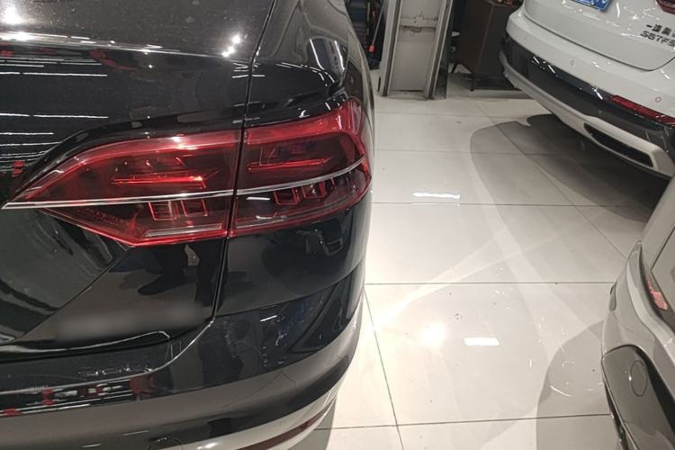 Used Volkswagen Phideon 2019 380TSI Two-Wheel Drive Business Edition China VI Standard Right Rear Taillight