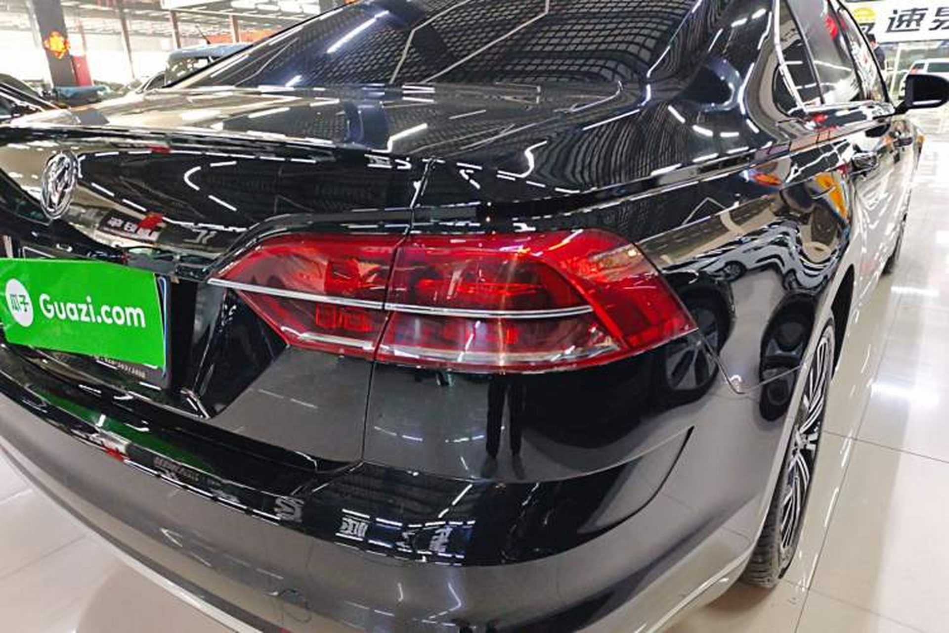 Used Volkswagen Phideon 2019 380TSI Two-Wheel Drive Business Edition China VI Standard Right Rear Taillight