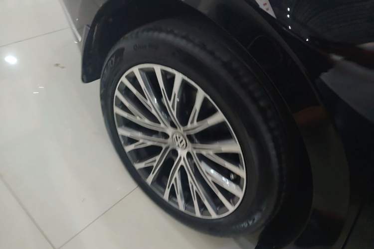 Used Volkswagen Phideon 2019 380TSI Two-Wheel Drive Business Edition China VI Standard Right Rear Wheel Hub