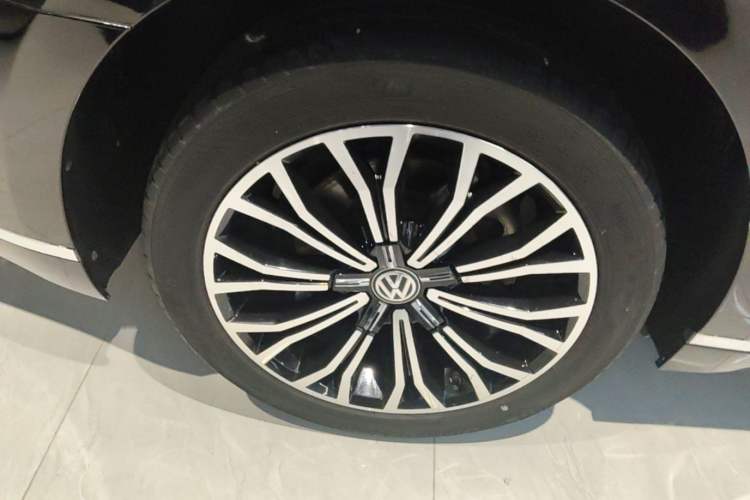 Used Volkswagen Phideon 2019 380TSI Two-Wheel Drive Business Edition China VI Standard Right Rear Wheel Hub