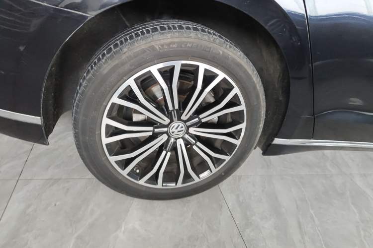 Used Volkswagen Phideon 2019 380TSI Two-Wheel Drive Business Edition China VI Standard Right Rear Wheel Hub