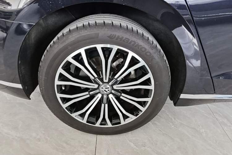 Used Volkswagen Phideon 2019 380TSI Two-Wheel Drive Business Edition China VI Standard Right Rear Wheel Hub