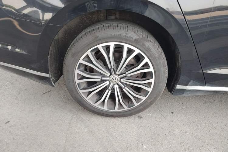 Used Volkswagen Phideon 2019 380TSI Two-Wheel Drive Business Edition China VI Standard Right Rear Wheel Hub