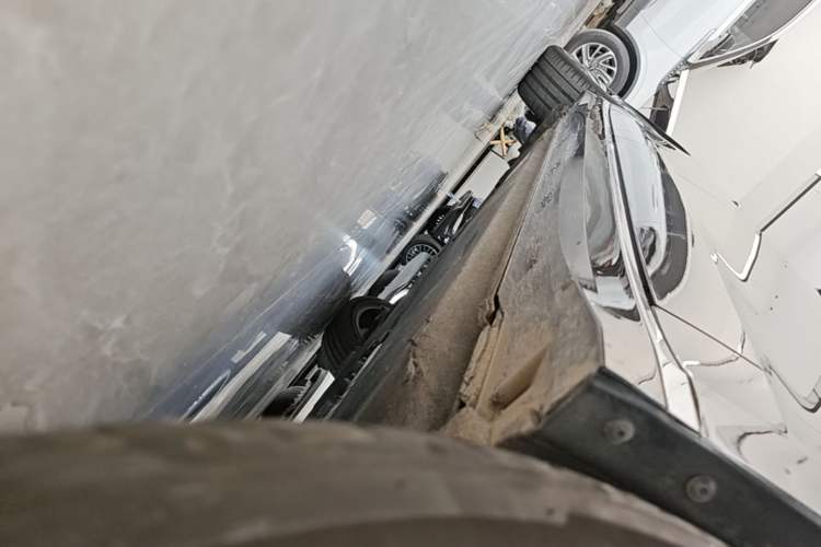 Used Volkswagen Phideon 2019 380TSI Two-Wheel Drive Business Edition China VI Standard Right Side Sill