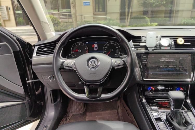 Used Volkswagen Phideon 2019 380TSI Two-Wheel Drive Business Edition China VI Standard Steering Wheel