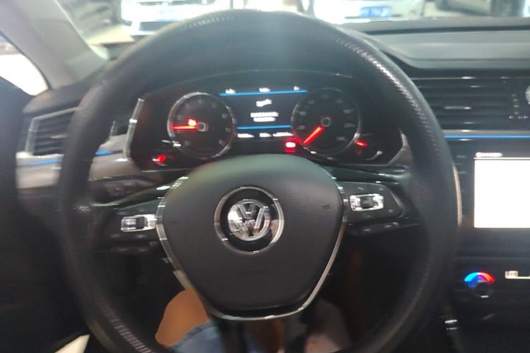 Used Volkswagen Phideon 2019 380TSI Two-Wheel Drive Business Edition China VI Standard Steering Wheel