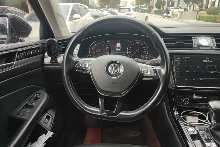 Used Volkswagen Phideon 2019 380TSI Two-Wheel Drive Business Edition China VI Standard Steering Wheel