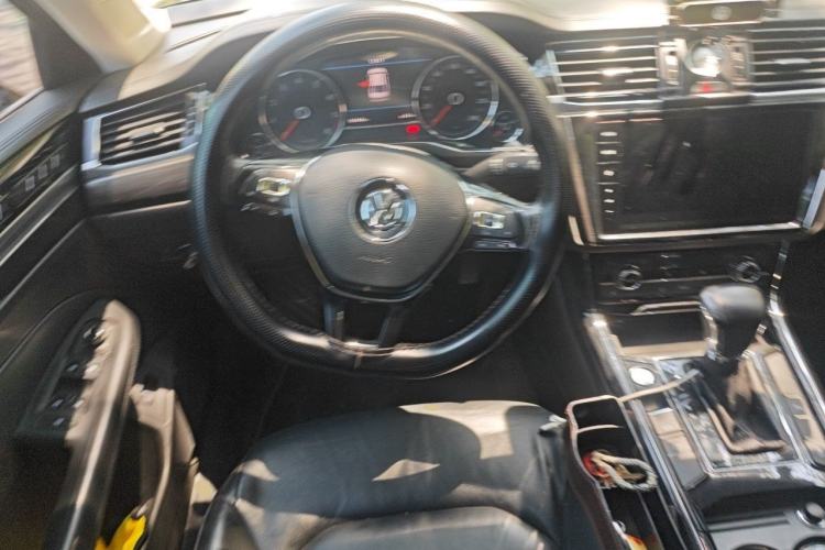 Used Volkswagen Phideon 2019 380TSI Two-Wheel Drive Business Edition China VI Standard Steering Wheel
