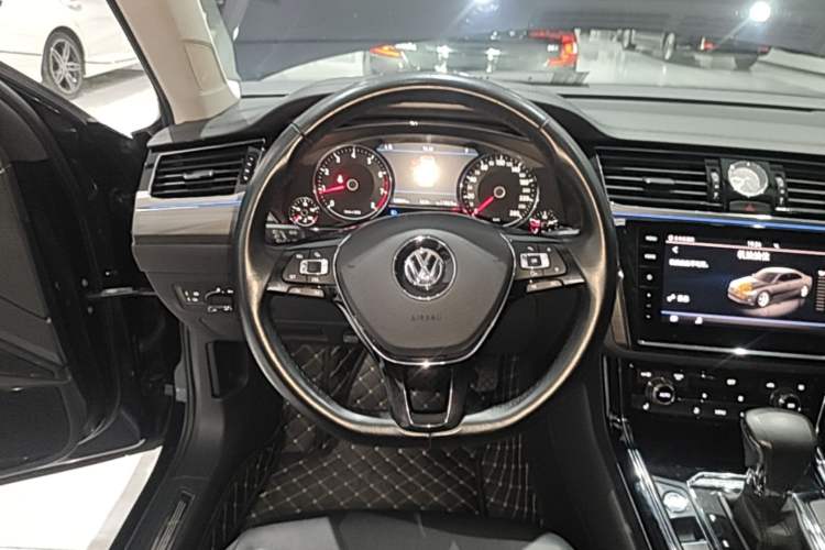 Used Volkswagen Phideon 2019 380TSI Two-Wheel Drive Business Edition China V Standard Steering Wheel