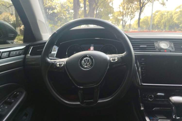 Used Volkswagen Phideon 2019 380TSI Two-Wheel Drive Business Edition China VI Standard Steering Wheel