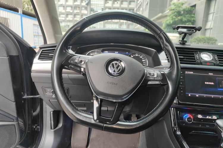 Used Volkswagen Phideon 2019 380TSI Two-Wheel Drive Business Edition China VI Standard Steering Wheel