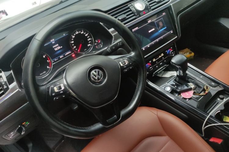 Used Volkswagen Phideon 2019 380TSI Two-Wheel Drive Business Edition China VI Standard Steering Wheel