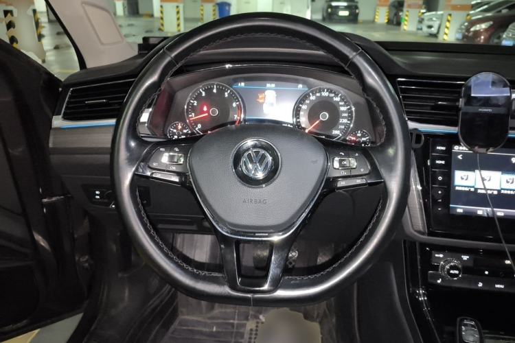 Used Volkswagen Phideon 2019 380TSI Two-Wheel Drive Business Edition China V Standard Steering Wheel