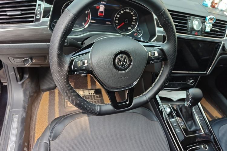 Used Volkswagen Phideon 2019 380TSI Two-Wheel Drive Luxury Edition China VI Standard Steering Wheel