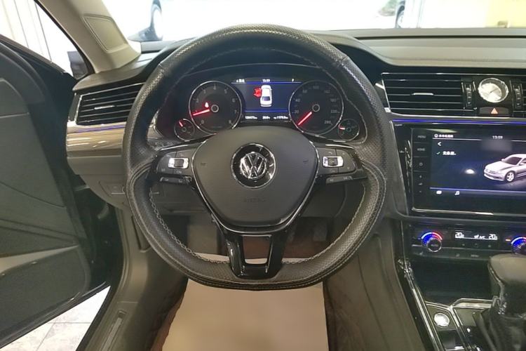 Used Volkswagen Phideon 2019 380TSI Two-Wheel Drive Business Edition China V Standard Steering Wheel