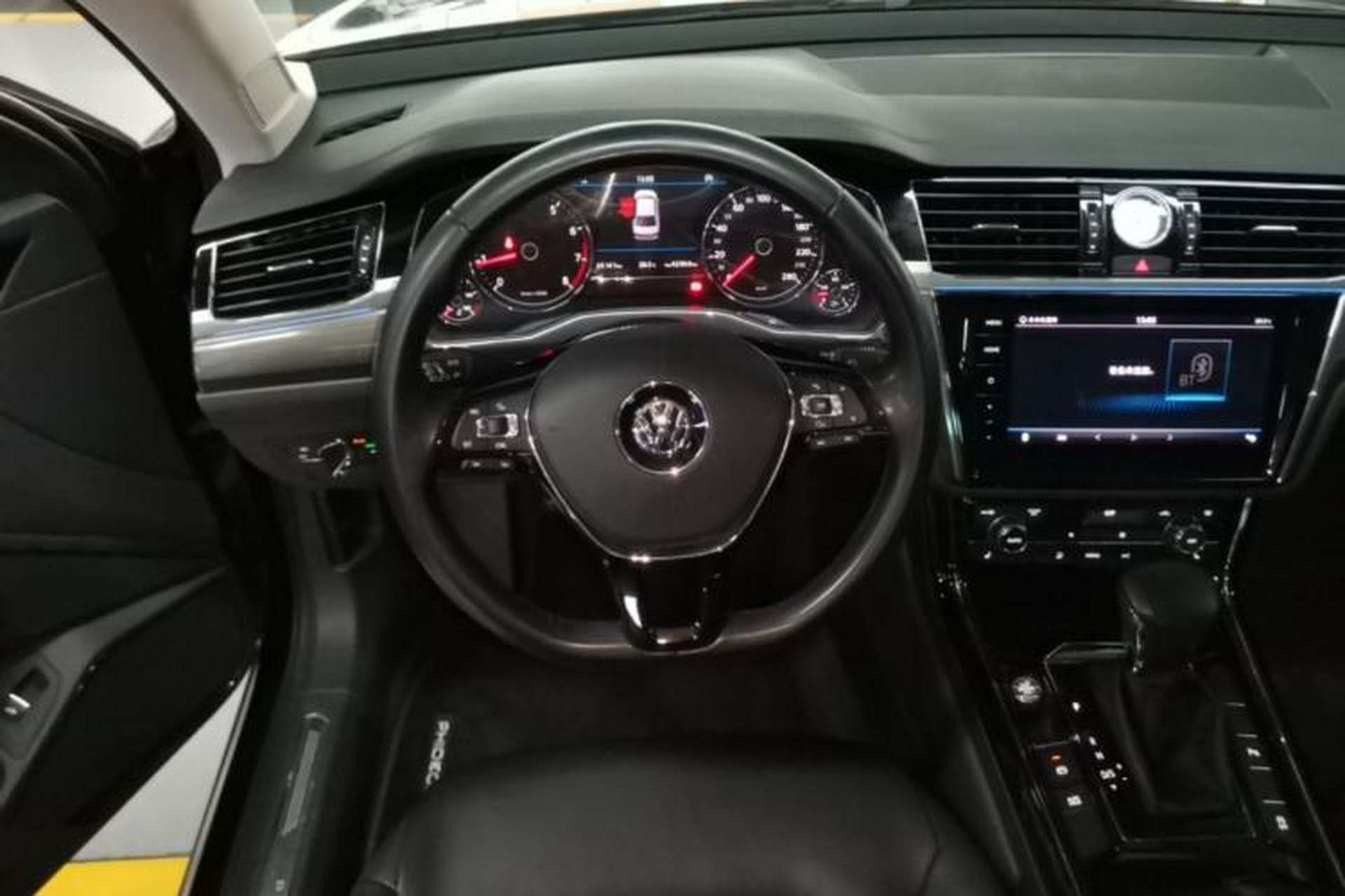 Used Volkswagen Phideon 2019 380TSI Two-Wheel Drive Business Edition China VI Standard Steering Wheel