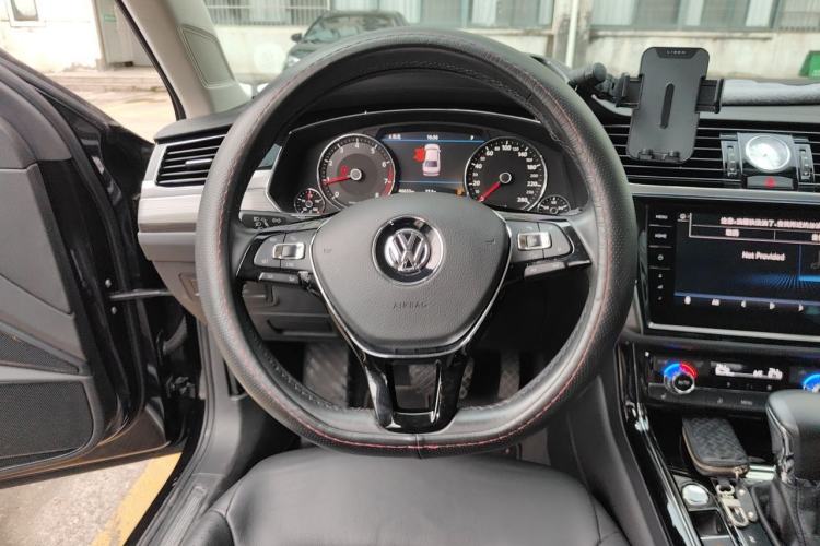 Used Volkswagen Phideon 2019 380TSI Two-Wheel Drive Business Edition China VI Standard Steering Wheel