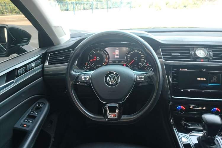 Used Volkswagen Phideon 2019 380TSI Two-Wheel Drive Business Edition China VI Standard Steering Wheel