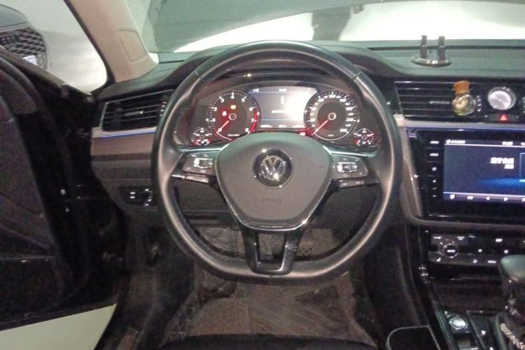 Used Volkswagen Phideon 2019 380TSI Two-Wheel Drive Business Edition China VI Standard Steering Wheel