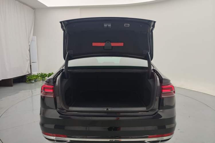 Used Volkswagen Phideon 2019 380TSI Two-Wheel Drive Business Edition China VI Standard Trunk