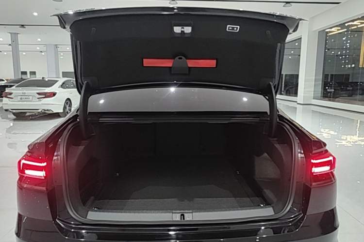 Used Volkswagen Phideon 2019 380TSI Two-Wheel Drive Business Edition China V Standard Trunk
