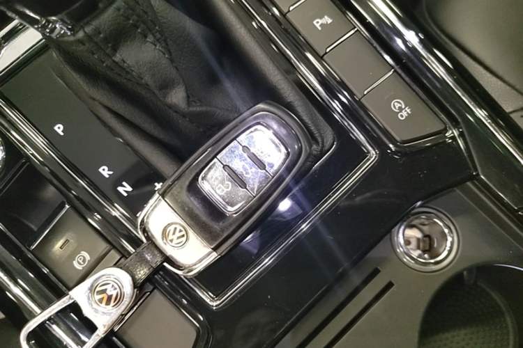 Used Volkswagen Phideon 2019 380TSI Two-Wheel Drive Business Edition China V Standard Vehicle Key