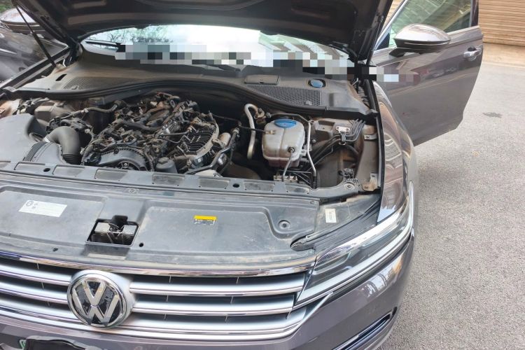 Used Volkswagen Phideon 2019 380TSI Two-Wheel Drive Business Edition China VI Standard Engine Bay Left