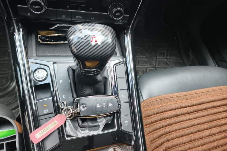 Used Volkswagen Phideon 2019 380TSI Two-Wheel Drive Business Edition China VI Standard Gear Lever