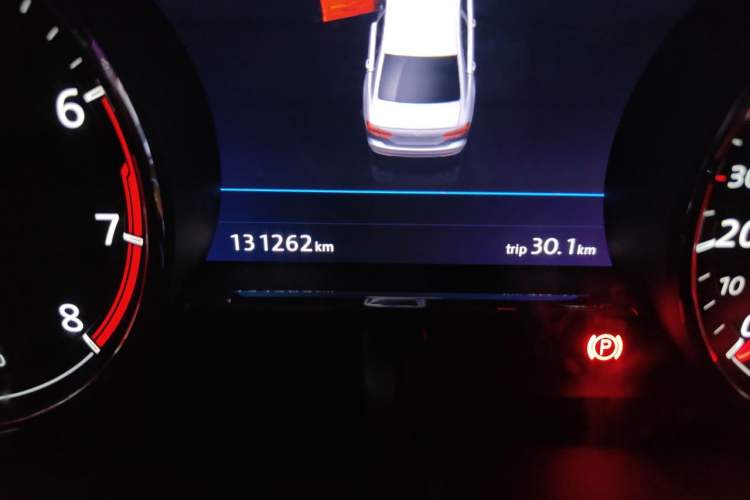 Used Volkswagen Phideon 2019 380TSI Two-Wheel Drive Business Edition China VI Standard Odometer Close Up