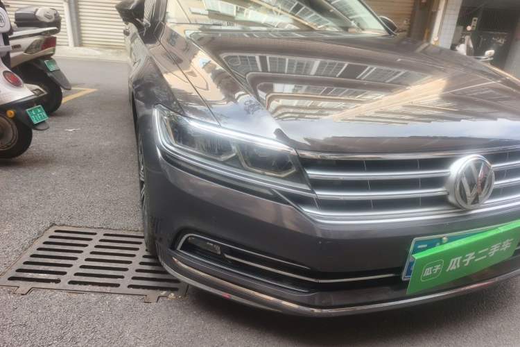 Used Volkswagen Phideon 2019 380TSI Two-Wheel Drive Business Edition China VI Standard Right Front Headlight