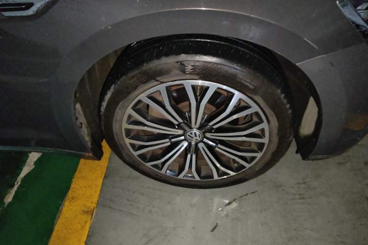 Used Volkswagen Phideon 2019 380TSI Two-Wheel Drive Business Edition China VI Standard Right Front Wheel Hub