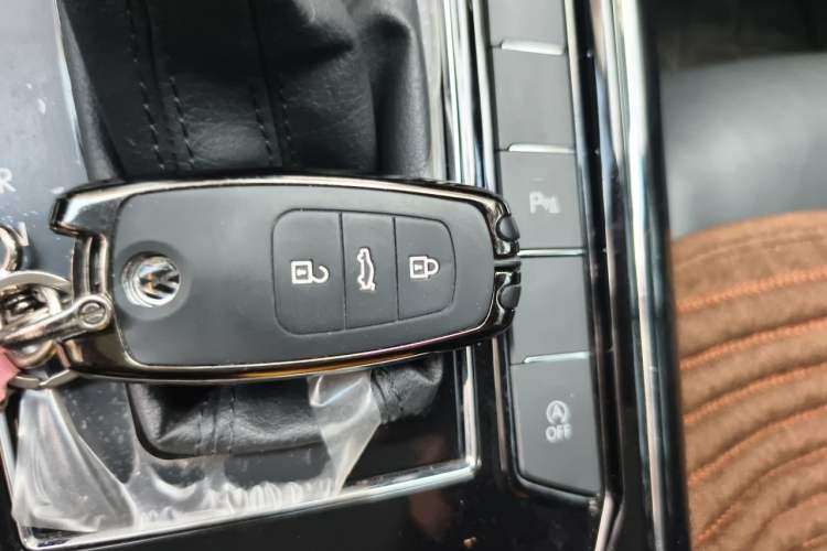 Used Volkswagen Phideon 2019 380TSI Two-Wheel Drive Business Edition China VI Standard Vehicle Key