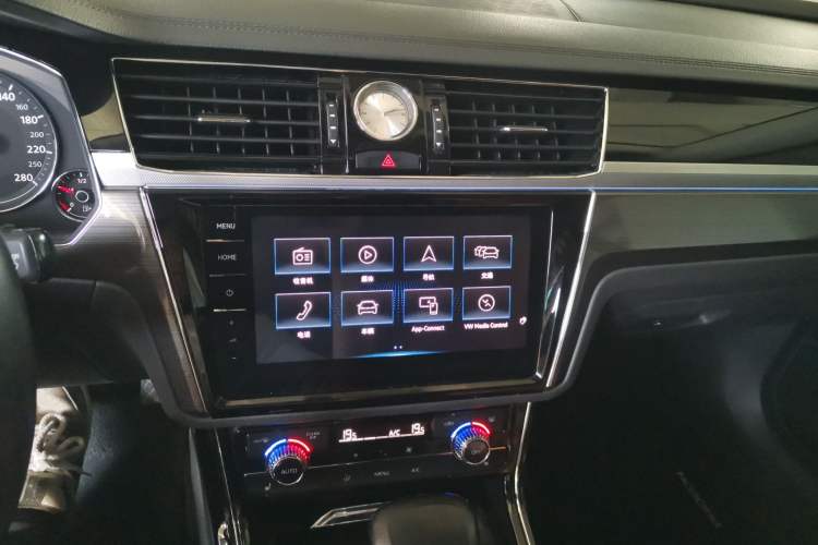 Used Volkswagen Phideon 2019 380TSI Two-Wheel Drive Business Edition China VI Standard Audio And AC Panel