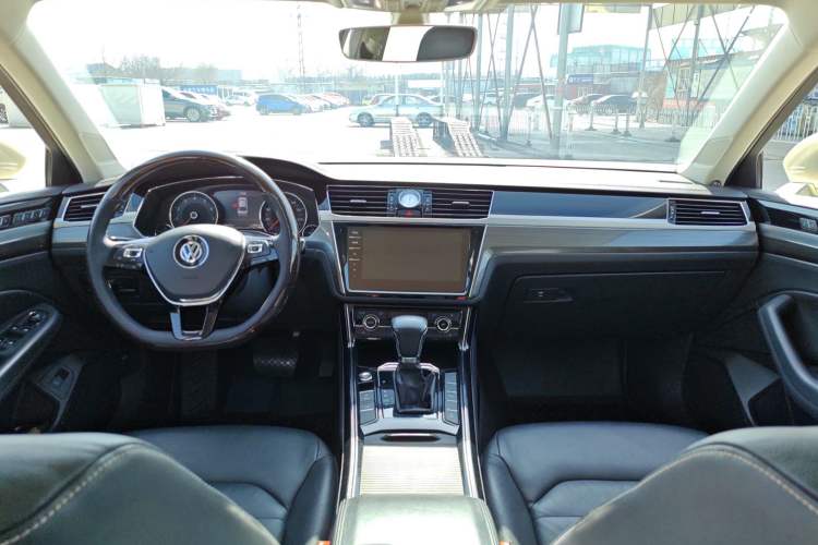 Used Volkswagen Phideon 2019 380TSI Two-Wheel Drive Business Edition China VI Standard Center Console