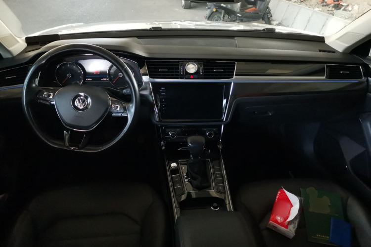 Used Volkswagen Phideon 2019 380TSI Two-Wheel Drive Business Edition China VI Standard Center Console