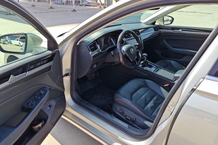 Used Volkswagen Phideon 2019 380TSI Two-Wheel Drive Business Edition China VI Standard Driver Seat