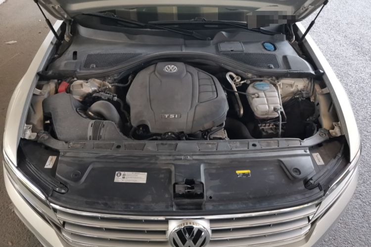 Used Volkswagen Phideon 2019 380TSI Two-Wheel Drive Business Edition China VI Standard Engine Bay