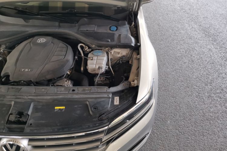 Used Volkswagen Phideon 2019 380TSI Two-Wheel Drive Business Edition China VI Standard Engine Bay Left