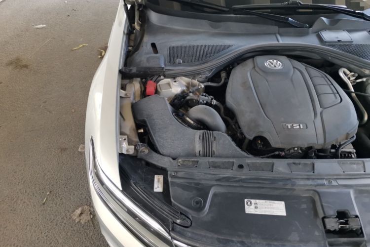 Used Volkswagen Phideon 2019 380TSI Two-Wheel Drive Business Edition China VI Standard Engine Bay Right