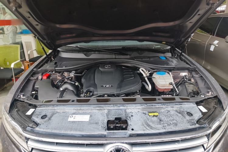 Used Volkswagen Phideon 2019 380TSI Two-Wheel Drive Business Edition China VI Standard Engine Bay