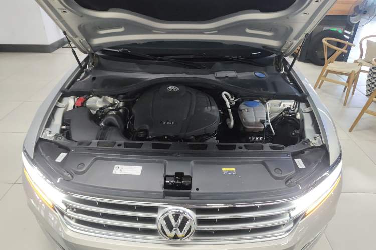 Used Volkswagen Phideon 2019 380TSI Two-Wheel Drive Business Edition China V Standard Engine Bay