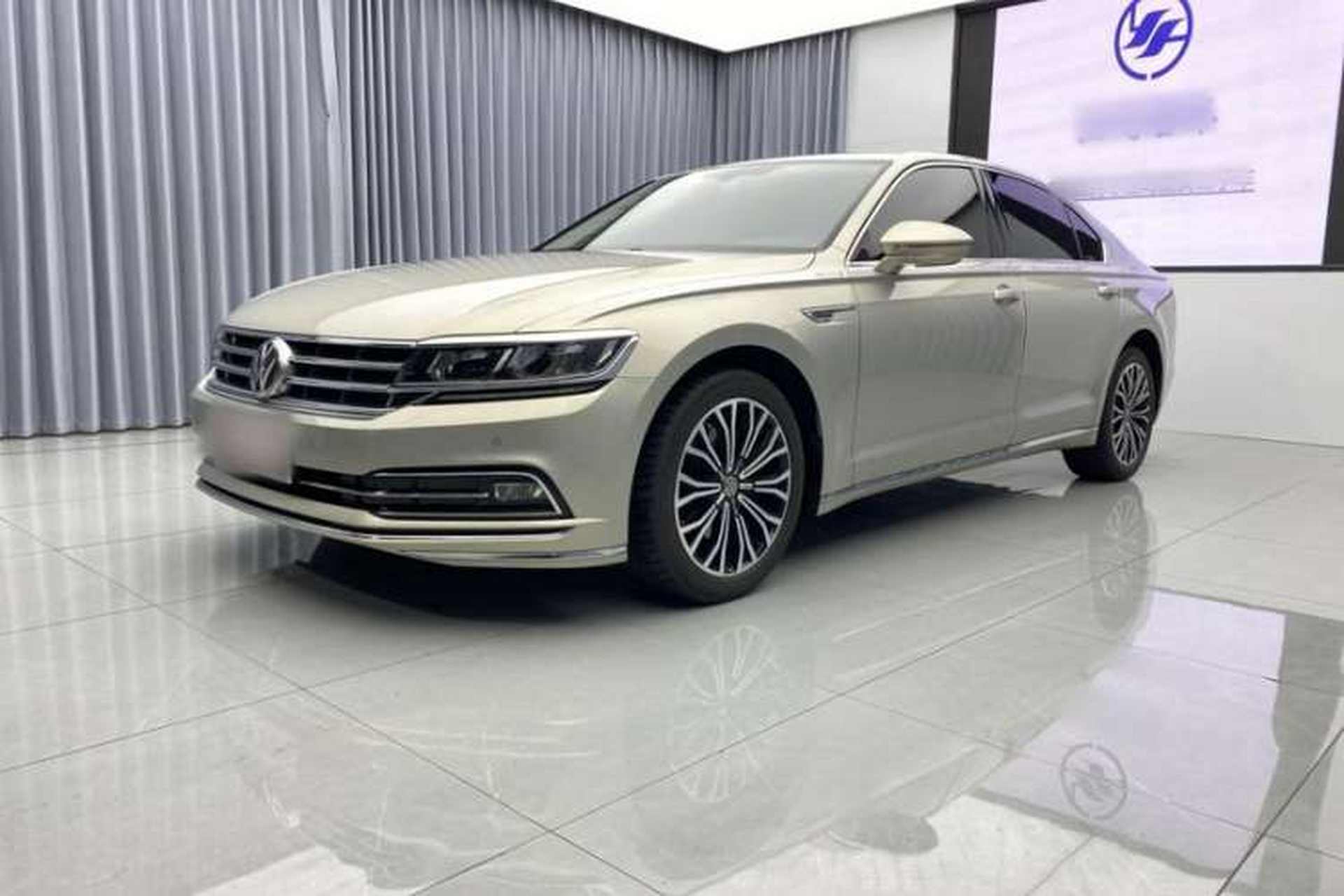 Used Volkswagen Phideon 2019 380TSI Two-Wheel Drive Business Edition China V Standard Front Left 45 Deg