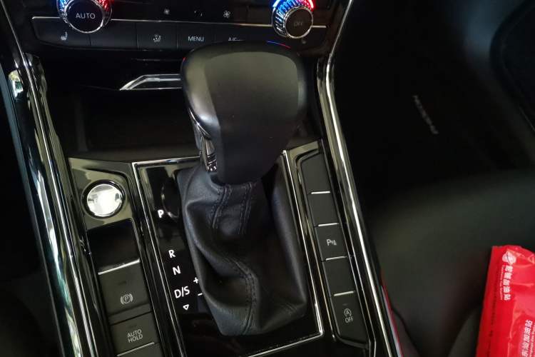 Used Volkswagen Phideon 2019 380TSI Two-Wheel Drive Business Edition China VI Standard Gear Lever