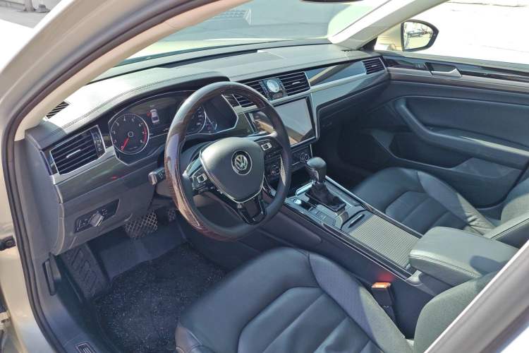 Used Volkswagen Phideon 2019 380TSI Two-Wheel Drive Business Edition China VI Standard Interior 1