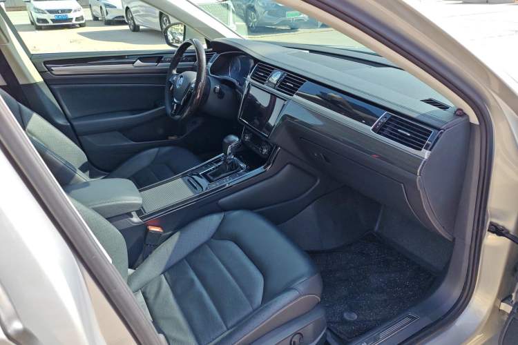 Used Volkswagen Phideon 2019 380TSI Two-Wheel Drive Business Edition China VI Standard Interior 8