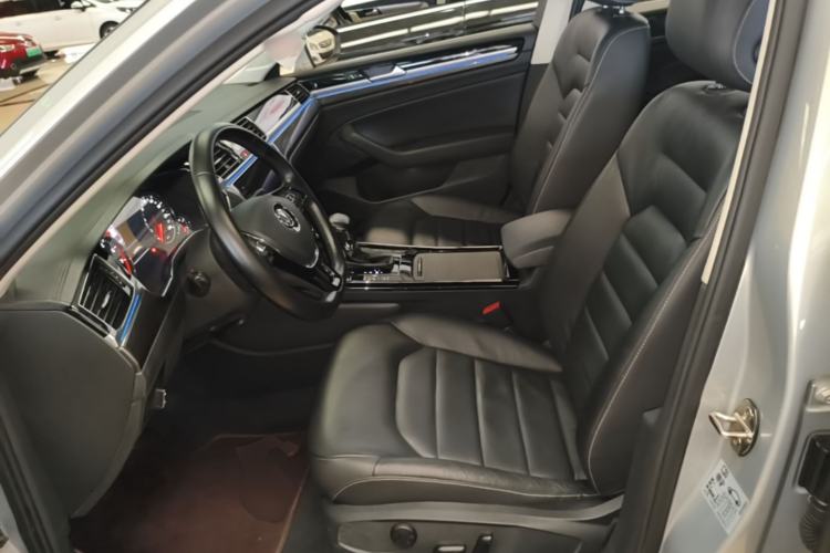 Used Volkswagen Phideon 2019 380TSI Two-Wheel Drive Business Edition China VI Standard Left Front Seat