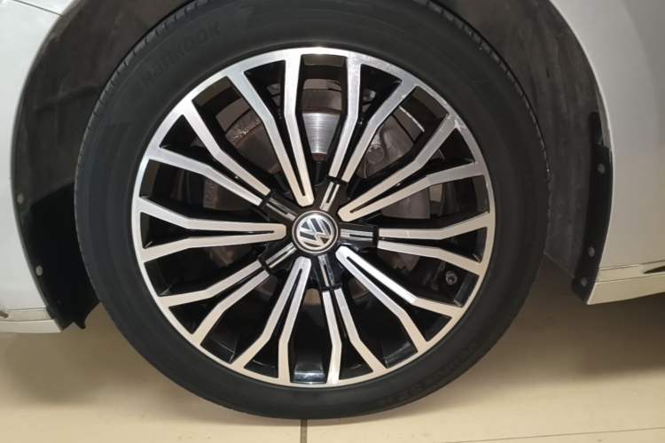 Used Volkswagen Phideon 2019 380TSI Two-Wheel Drive Business Edition China VI Standard Left Front Wheel Hub