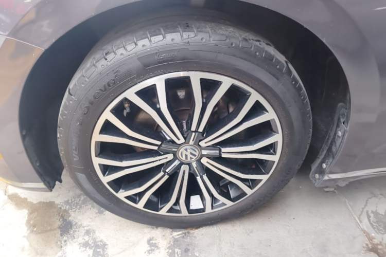 Used Volkswagen Phideon 2019 380TSI Two-Wheel Drive Business Edition China VI Standard Left Front Wheel Hub